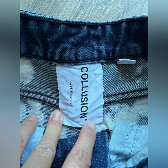 COLLUSION x005 Straight Leg Bleach Splatter Ultra High Waisted Jeans. Size 25 - Picture 5 of 10